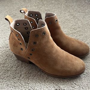 Skechers Lasso Block Heel Booties